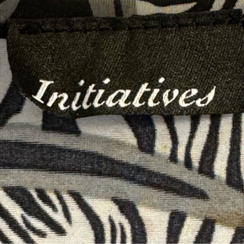 Initiatives Women’s Blouse Size M Black Brown Animal Print Short Sleeves - Picture 7 of 12